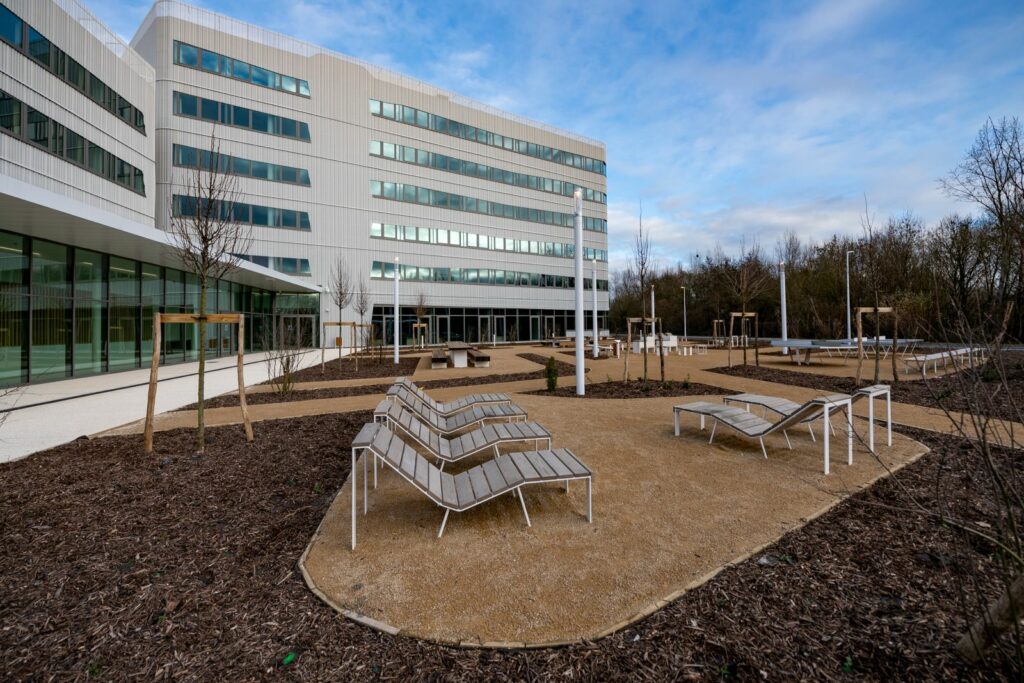 Vu depuis la cour du bâtiment