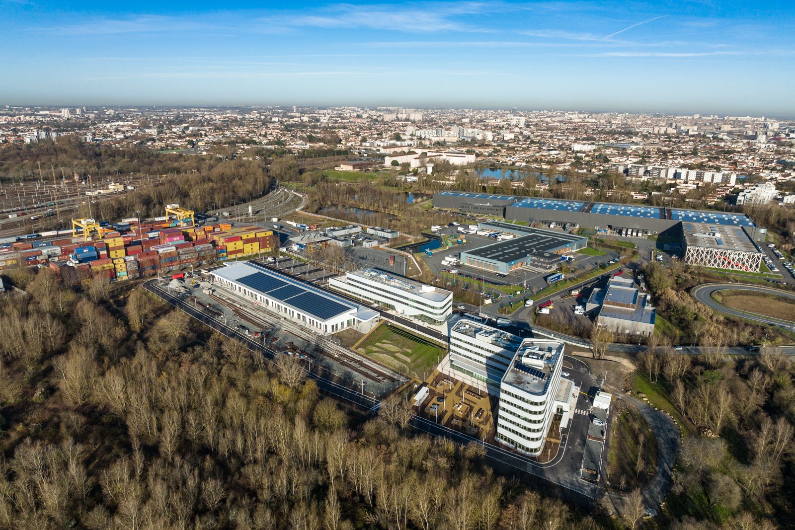 vu du dessus du bâtiment, Programmation et AMO - Construction de deux campus de formation