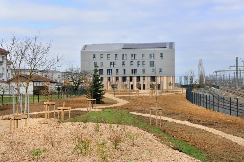 Vu depuis le jardin du bâtiment