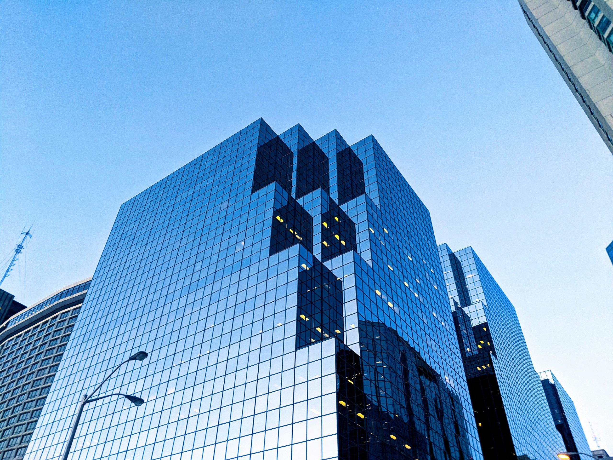 Un immeuble de bureaux