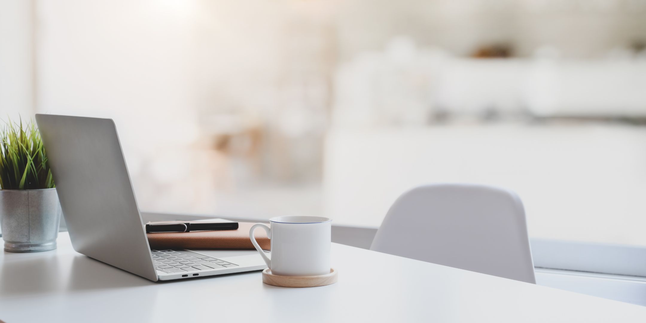 Une table de bureau