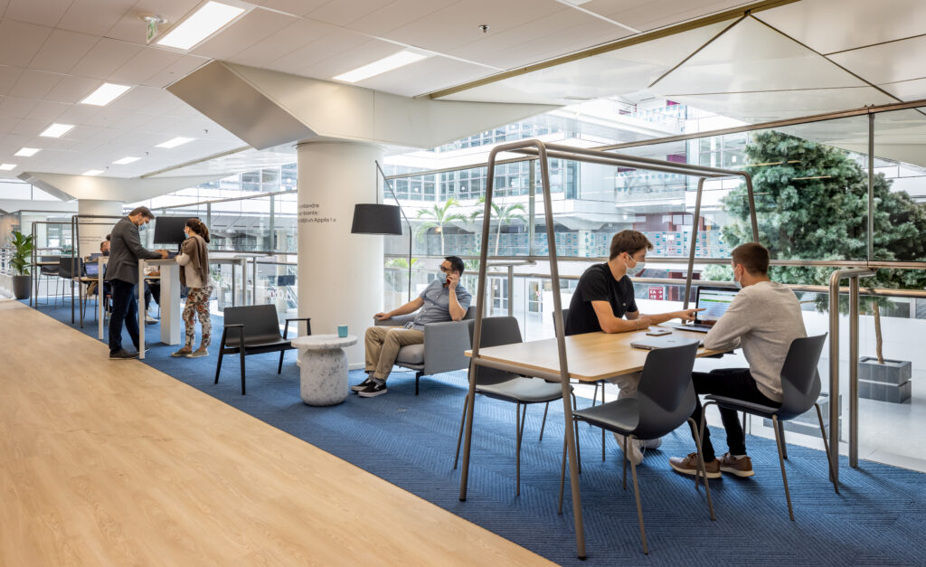 Des salariés dans le Technocentre du Renault Group