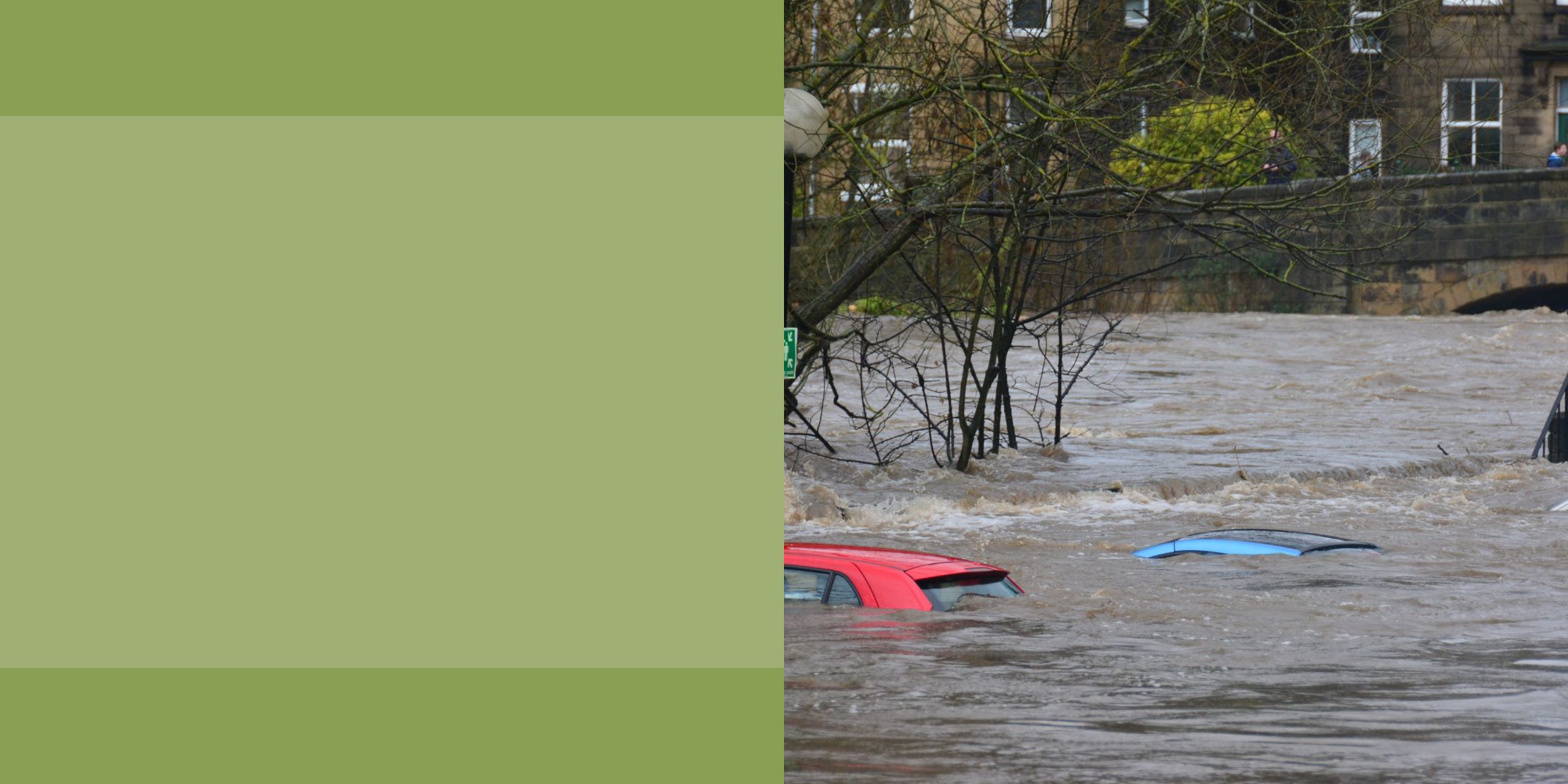 Des voitures prennent l'eau suite à des inondations